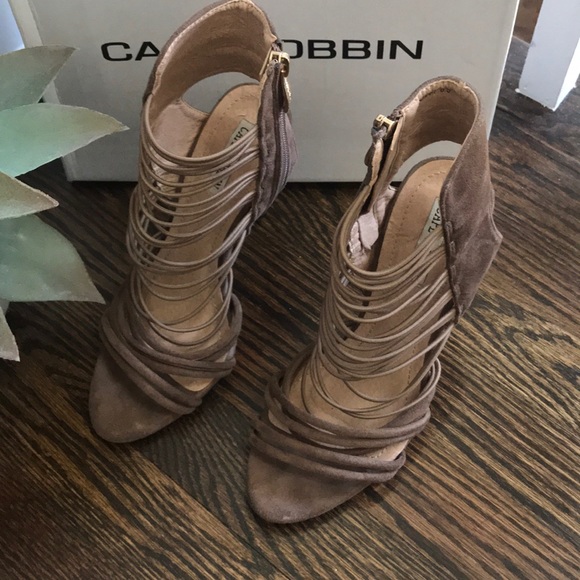 Tan strappy sandals - Picture 2 of 7